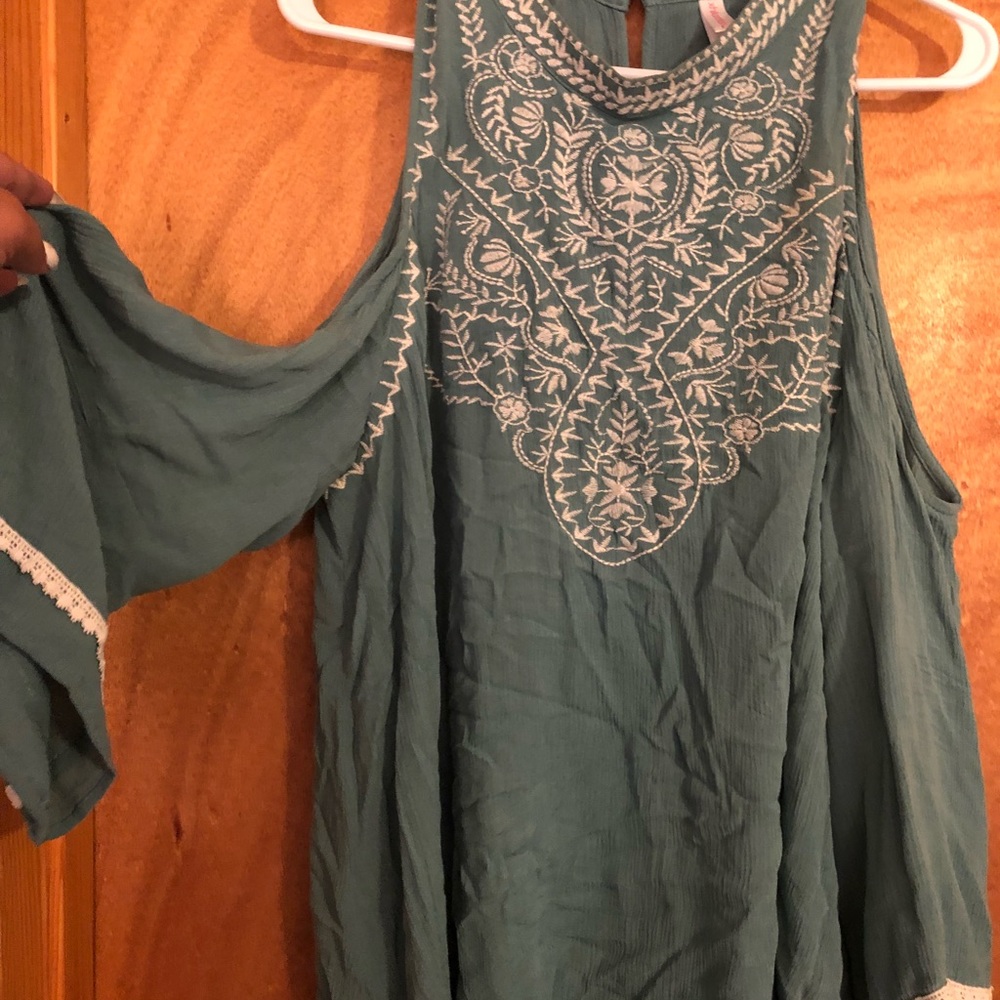 Cold shoulder boho style shirt